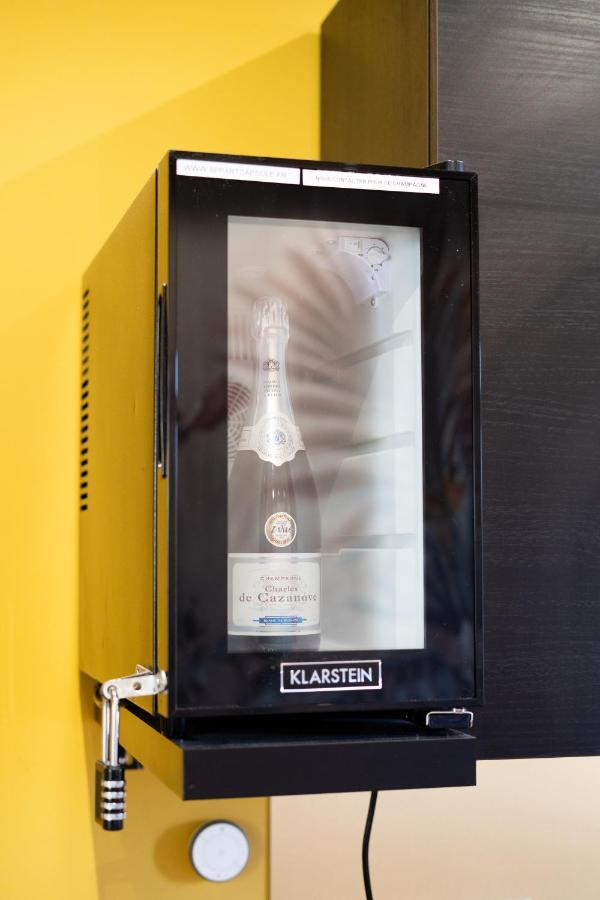 Capsule Premium Balneo & Home Cinema Βαλενσιέν Εξωτερικό φωτογραφία