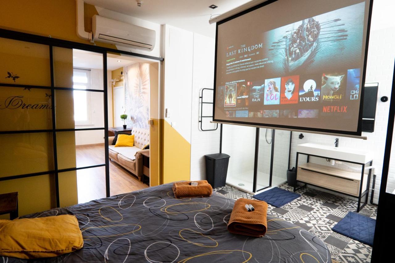 Capsule Premium Balneo & Home Cinema Βαλενσιέν Εξωτερικό φωτογραφία