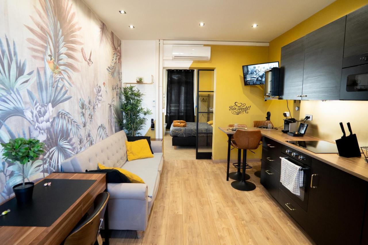 Capsule Premium Balneo & Home Cinema Βαλενσιέν Εξωτερικό φωτογραφία