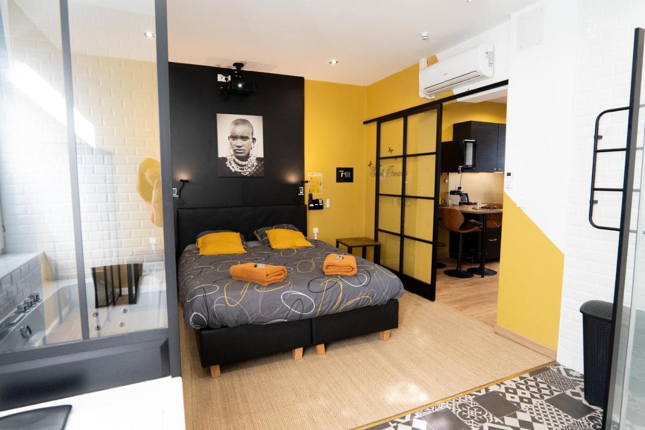 Capsule Premium Balneo & Home Cinema Βαλενσιέν Εξωτερικό φωτογραφία