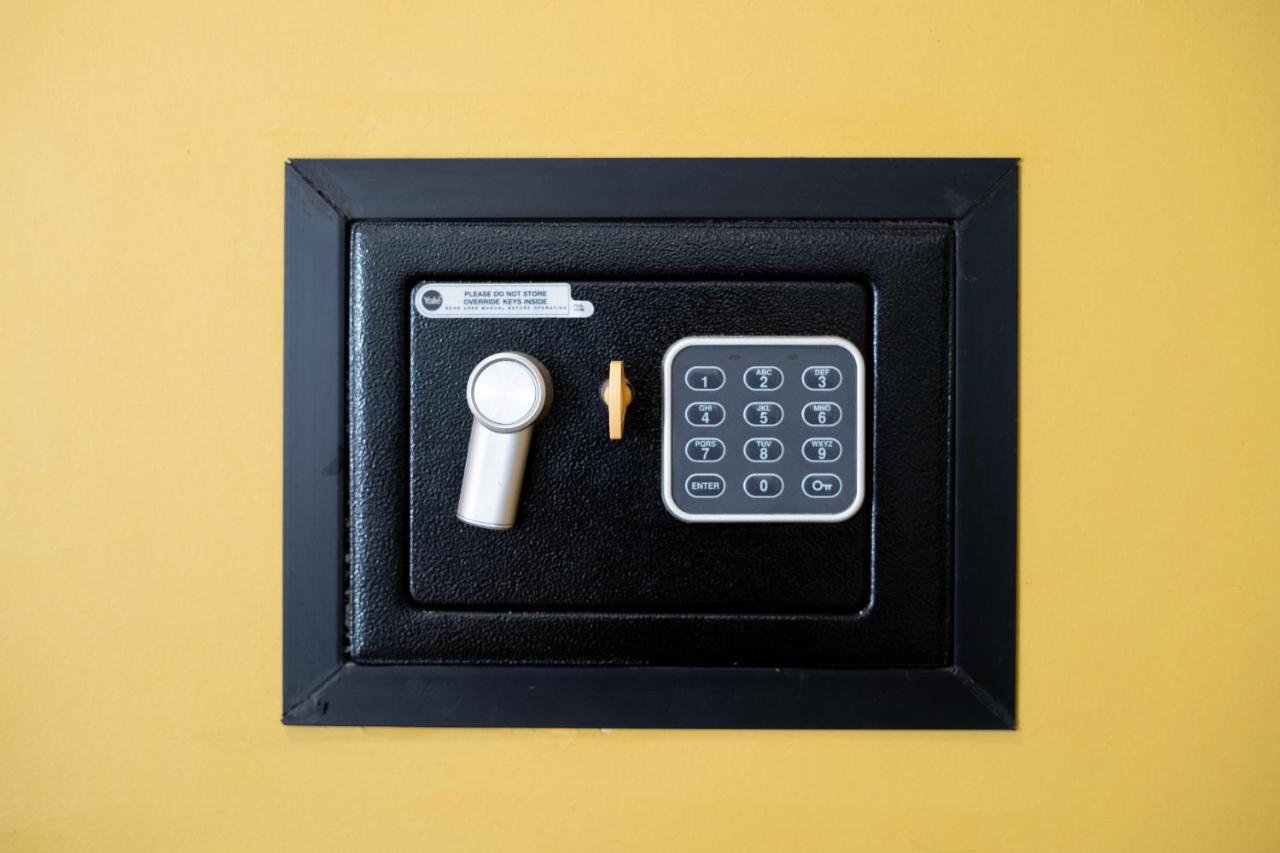 Capsule Premium Balneo & Home Cinema Βαλενσιέν Εξωτερικό φωτογραφία