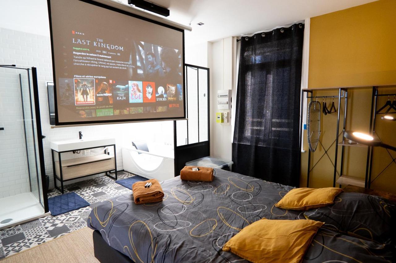 Capsule Premium Balneo & Home Cinema Βαλενσιέν Εξωτερικό φωτογραφία